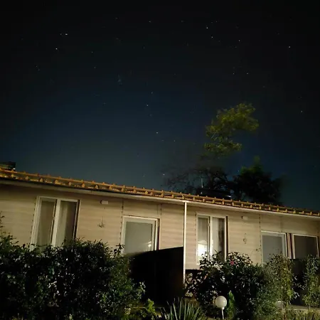 Pensiunea Chiquita Guest house *